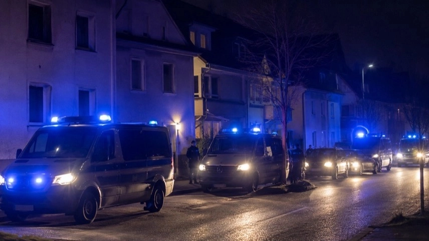 Polizeieinsatz vor Wohnhaus bei Ermittlungen gegen rechtsextreme Jugendorganisationen im Landkreis Goslar